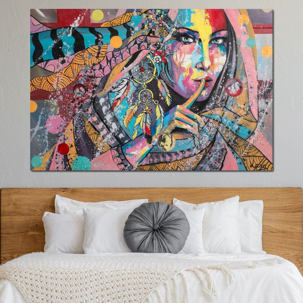 Imagine cu tablou canvas cu chip de femeie si simboluri tribale, tiparita pe panza canvas