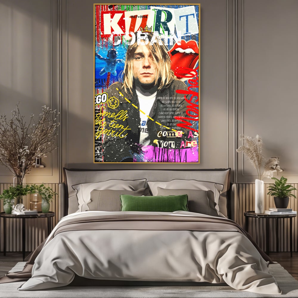 Tablou canvas cu tablou canvas cu portretul lui kurt cobain, in rama de aluminiu auriu, pe perete intr-un dormitor