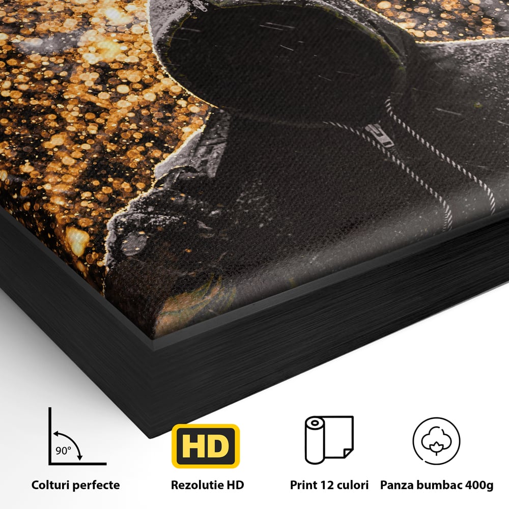 Detaliu al suprafetei: tablou canvas cu silueta motivationala, in rama de aluminiu negru