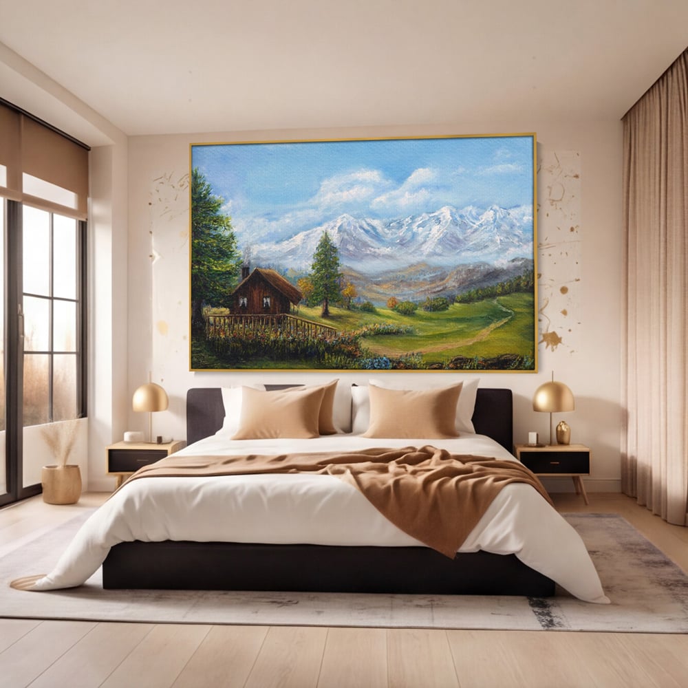 Tablou canvas cu tablou canvas cu peisaj montan si cabana, in rama de aluminiu auriu, pe perete intr-un dormitor