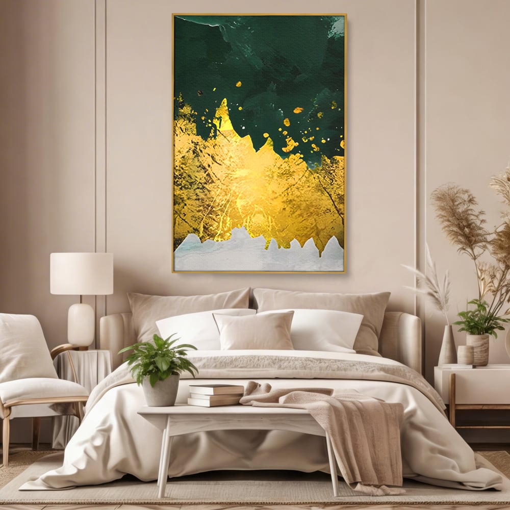 Tablou canvas cu tablou canvas abstract verde si auriu, in rama de aluminiu auriu, pe perete intr-un dormitor
