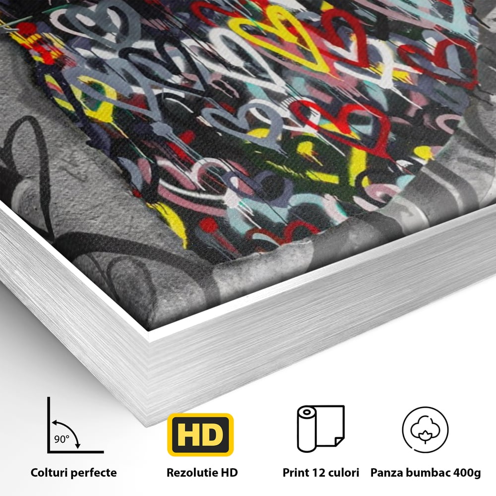 Detaliu al suprafetei: tablou canvas cu balerina stilizata, in rama de aluminiu argintiu