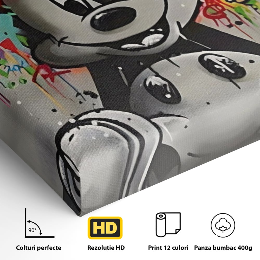 Detaliu al suprafetei: tablou canvas cu mickey mouse colorat, fara rama, pe sasiu de lemn