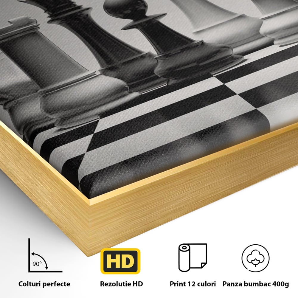Detaliu al suprafetei: tablou canvas cu piese de sah alb-negru, in rama de aluminiu auriu
