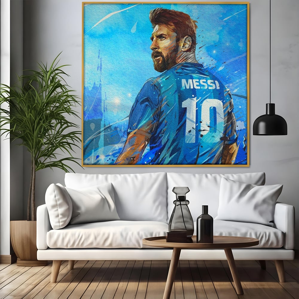 Tablou canvas cu ilustratie digitala cu messi, in rama de aluminiu auriu, pe perete intr-un living