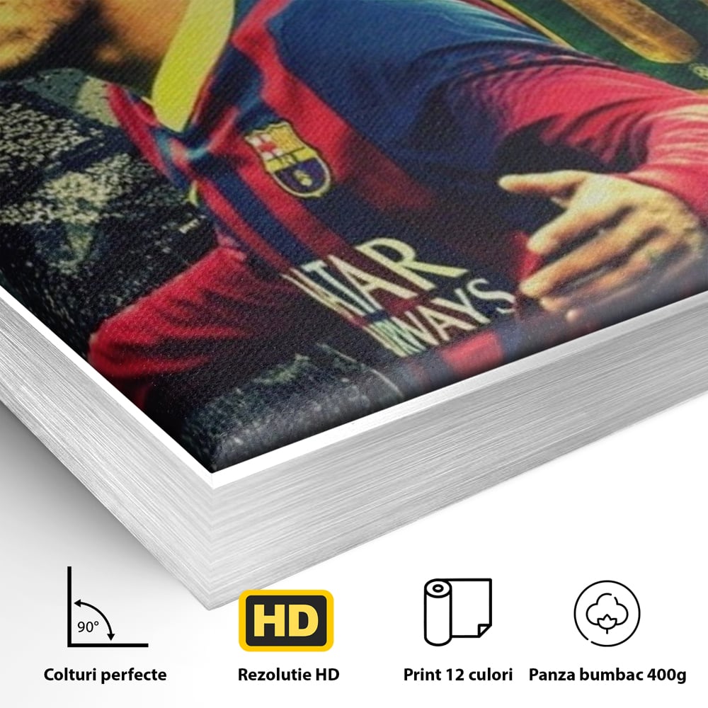 Detaliu al suprafetei: tablou canvas cu fotbalistul neymar, in rama de aluminiu argintiu