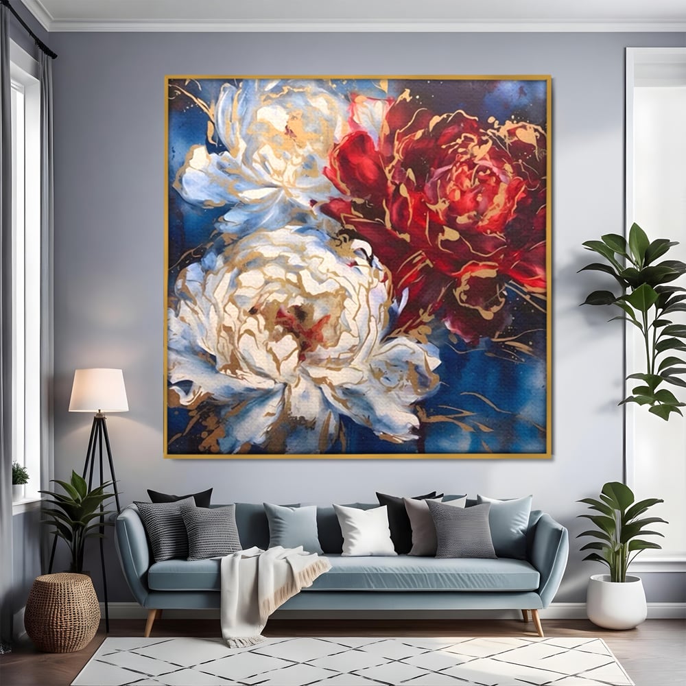 Tablou canvas cu tablou canvas cu trei bujori si foita aurie, in rama de aluminiu auriu, pe perete intr-un living