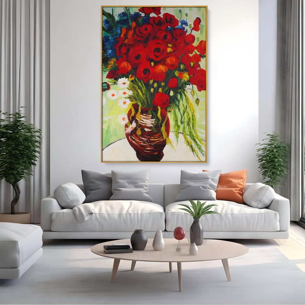 Tablou canvas cu pictura cu vaza plina de maci, in rama de aluminiu auriu, pe perete intr-un living