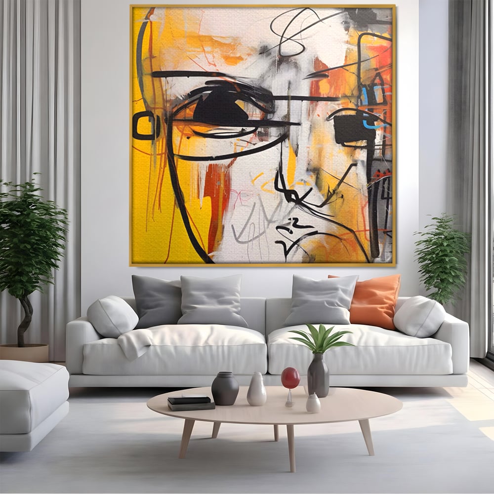 Tablou canvas cu pictura abstracta cu chip stilizat, in rama de aluminiu auriu, pe perete intr-un living