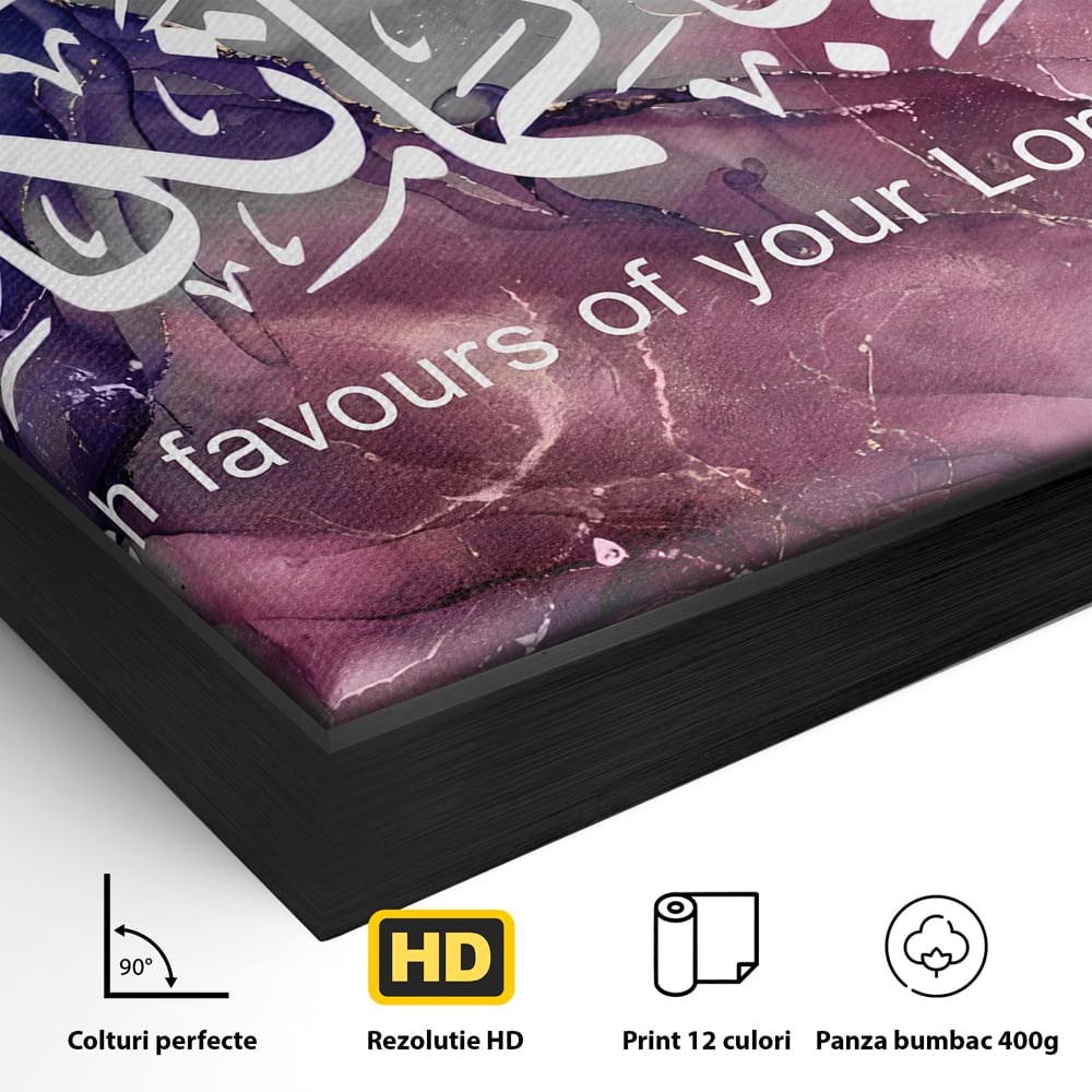 Detaliu al suprafetei: tablou canvas cu caligrafie araba, in rama de aluminiu negru