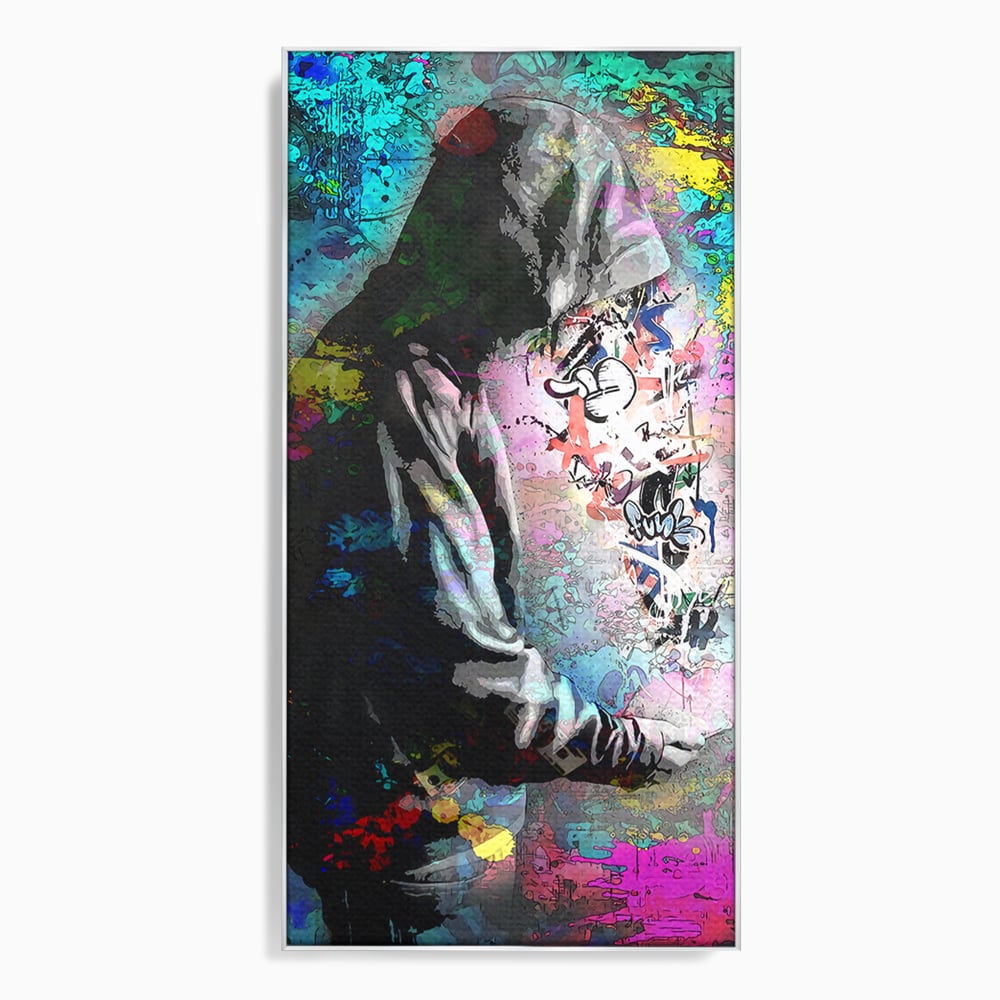 Tablou canvas cu tablou canvas cu baiat in hanorac, in rama de aluminiu argintiu
