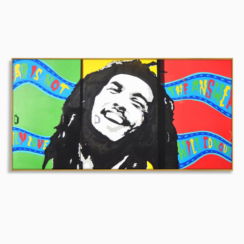 Tablou canvas cu tablou pictat cu portretul lui bob marley, in rama de aluminiu auriu