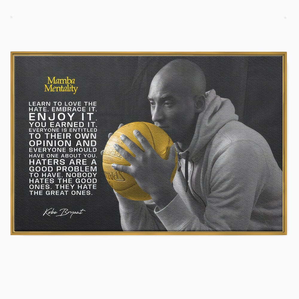 Tablou canvas cu tablou canvas cu kobe bryant si minge aurie, in rama de aluminiu auriu