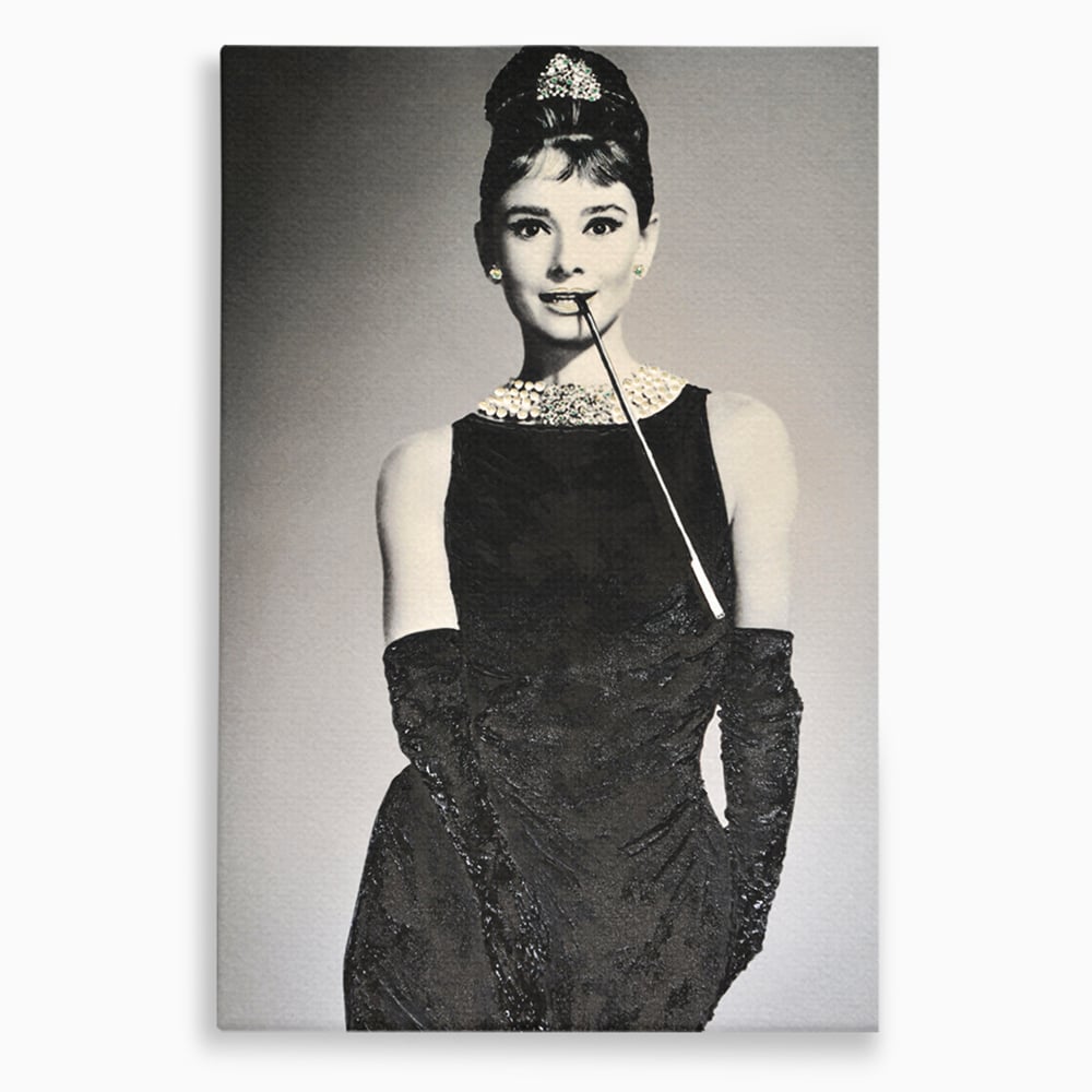 Tablou canvas cu tablou portret audrey hepburn cu tigara, fara rama, pe sasiu de lemn