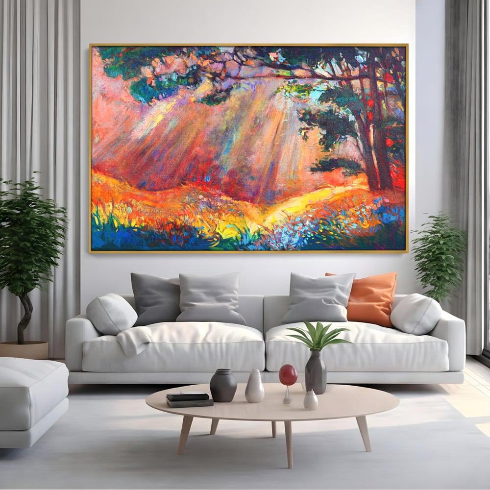 Tablou canvas cu tablou pictura cu padure si raze de soare, in rama de aluminiu auriu, pe perete intr-un living