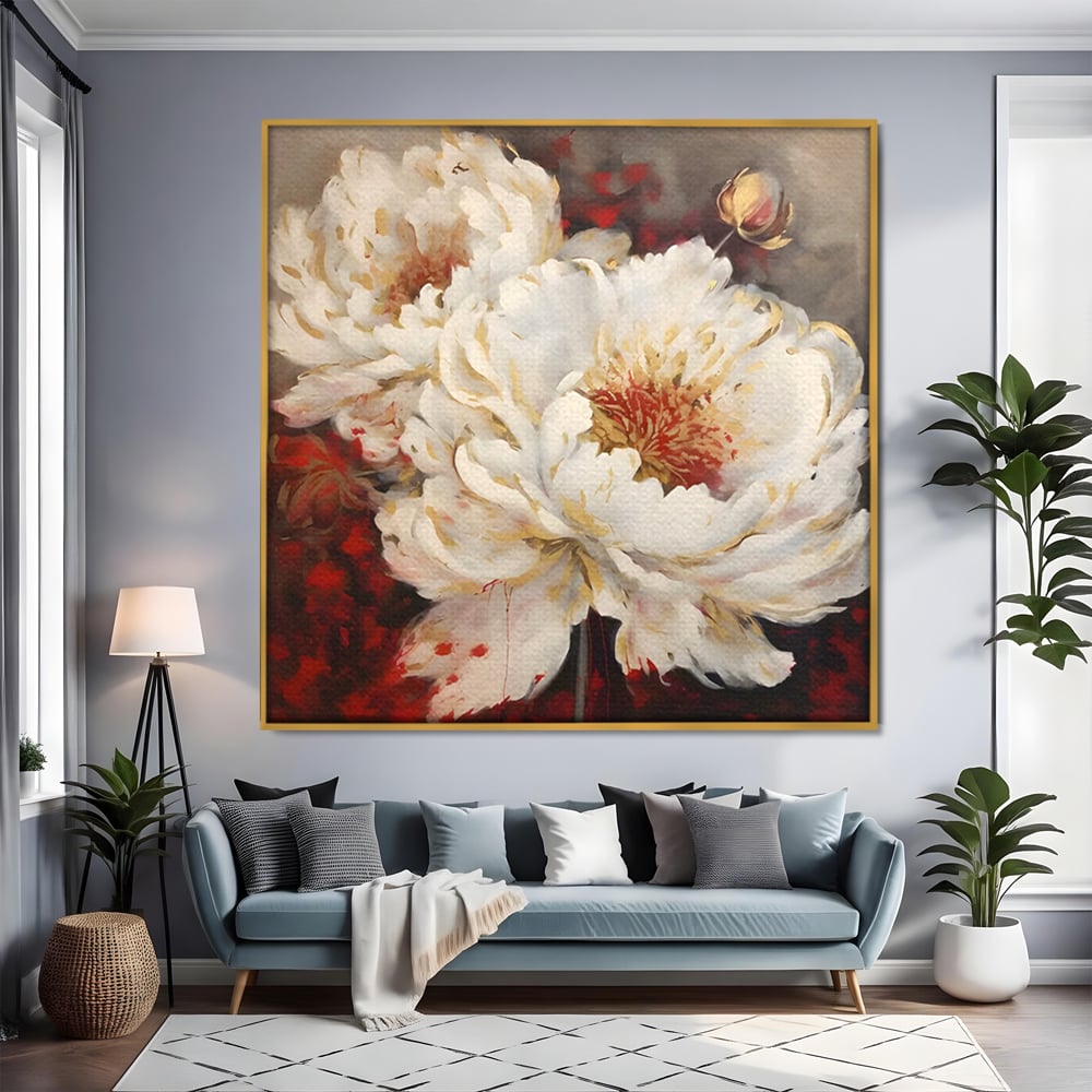 Tablou canvas cu tablou canvas cu bujori albi, in rama de aluminiu auriu, pe perete intr-un living