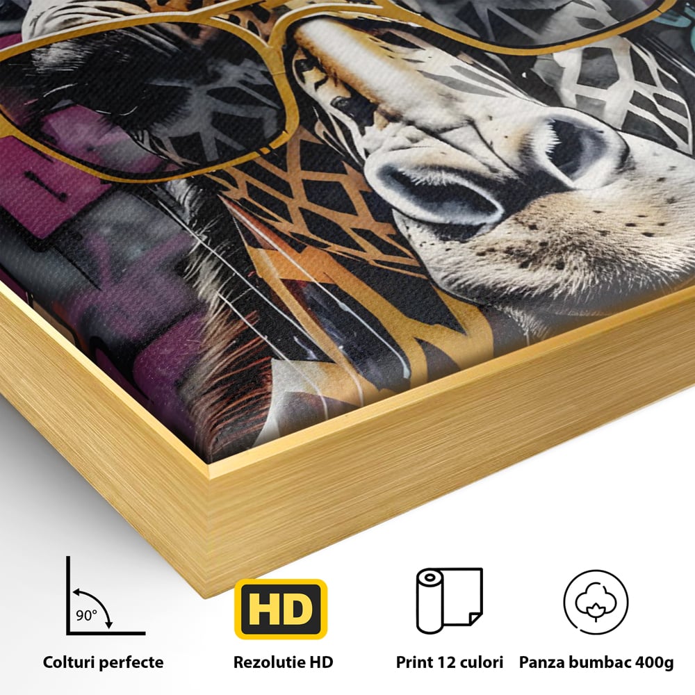 Detaliu al suprafetei: tablou canvas cu girafa stilizata, in rama de aluminiu auriu