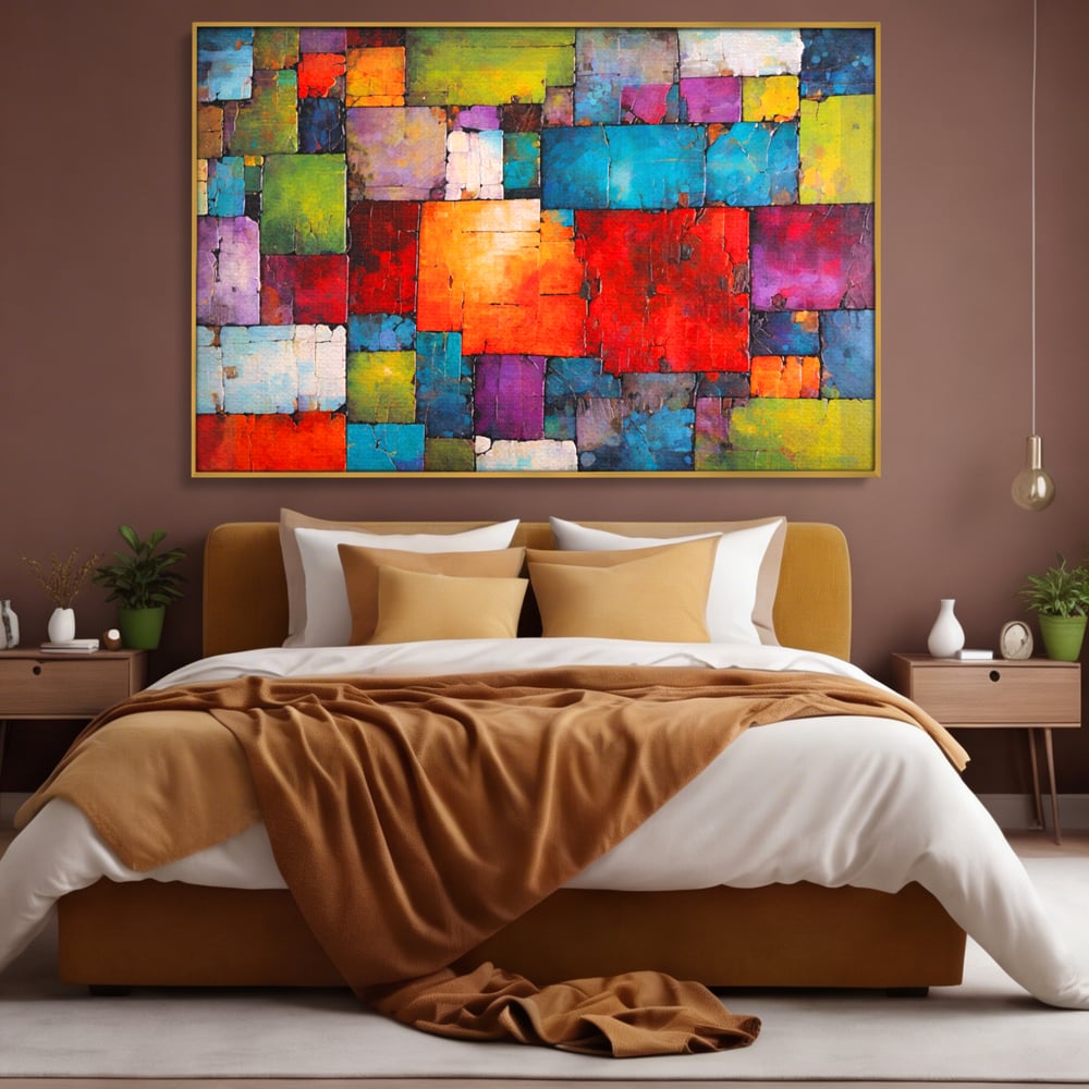 Tablou canvas cu tablou canvas cu mozaic geometric colorat, in rama de aluminiu auriu, pe perete intr-un dormitor