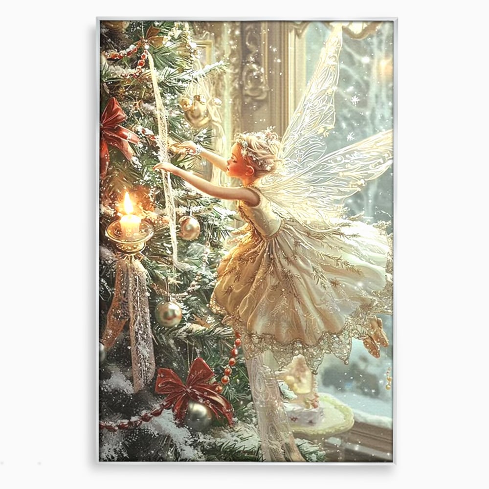 Tablou canvas cu pictura cu zana printre crengile bradului, in rama de aluminiu argintiu