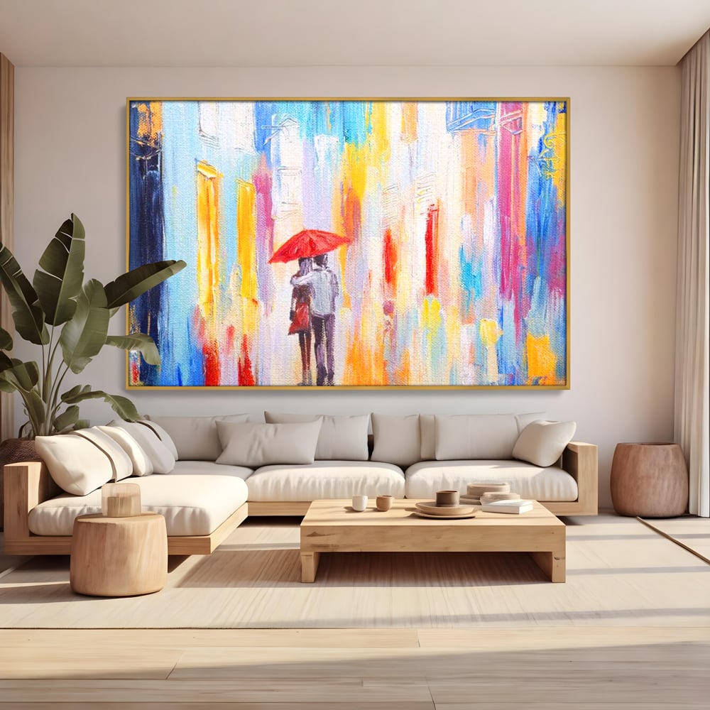 Tablou canvas cu pictura cu un cuplu sub umbrela, in rama de aluminiu auriu, pe perete intr-un living