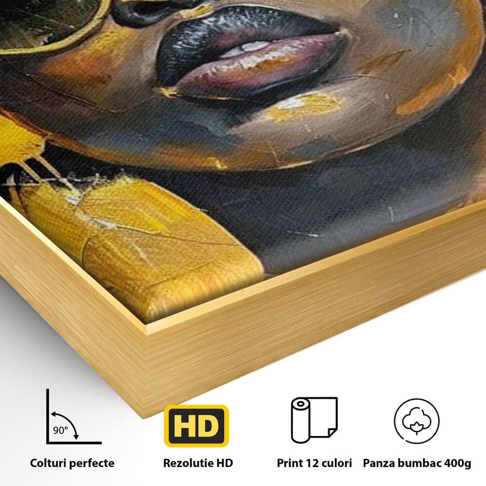 Detaliu al suprafetei: tablou canvas cu femeie afro si ochelari, in rama de aluminiu auriu