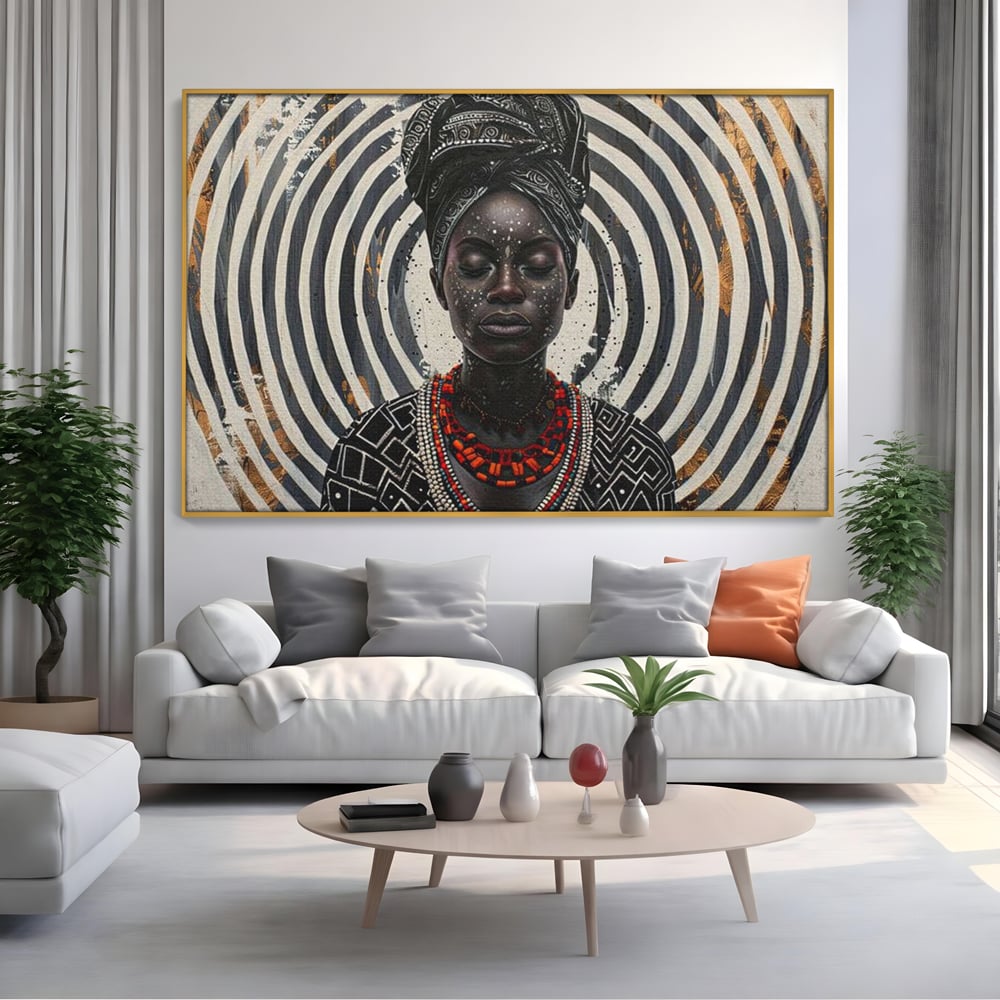 Tablou canvas cu tablou canvas cu regina africana, in rama de aluminiu auriu, pe perete intr-un living