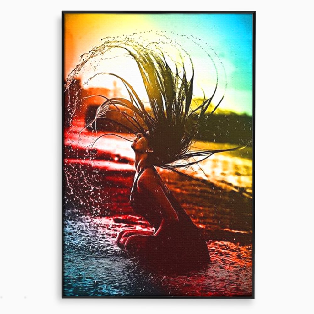 Tablou canvas cu tablou canvas cu femeie si stropi de apa, in rama de aluminiu negru