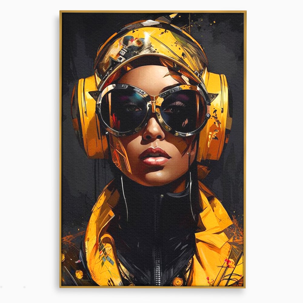 Tablou canvas cu portret digital cu femeie cyber galbena, in rama de aluminiu auriu