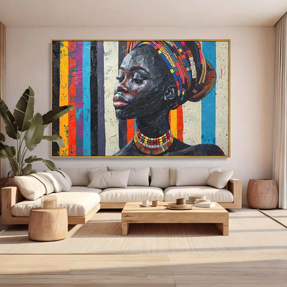 Tablou canvas cu tablou canvas cu profil de femeie, in rama de aluminiu auriu, pe perete intr-un living