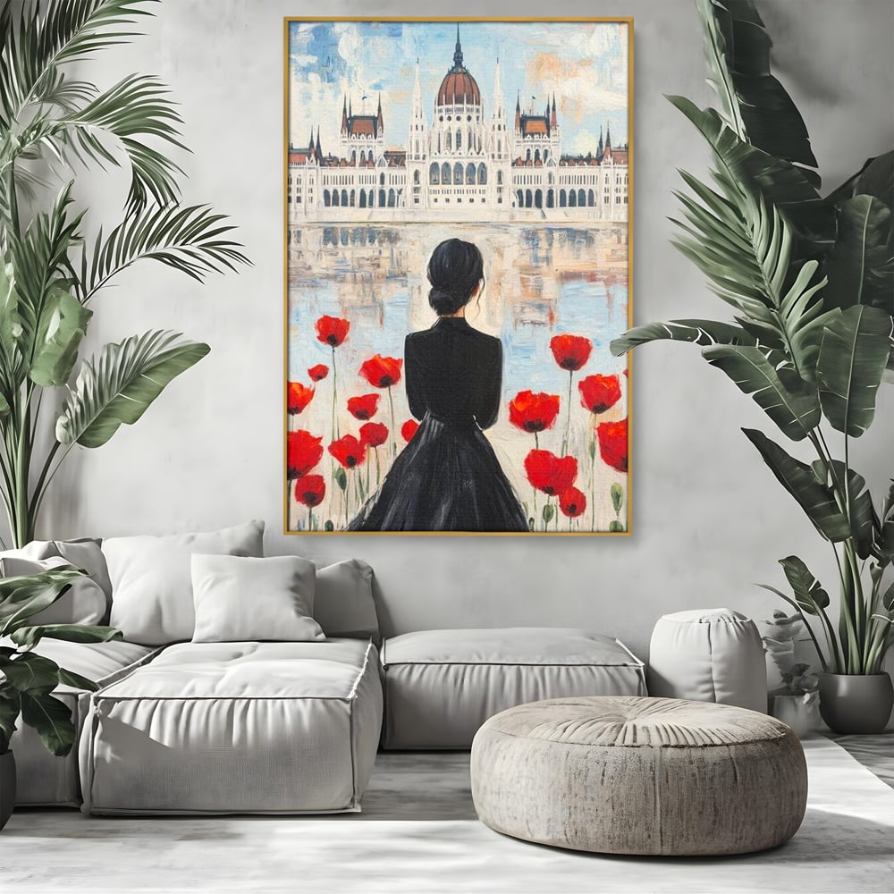 Tablou canvas cu tablou canvas cu femeie si maci, in rama de aluminiu auriu, pe perete intr-un living