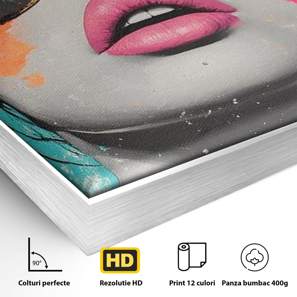 Detaliu al suprafetei: tablou canvas cu ochelari de soare si buze roz, in rama de aluminiu argintiu