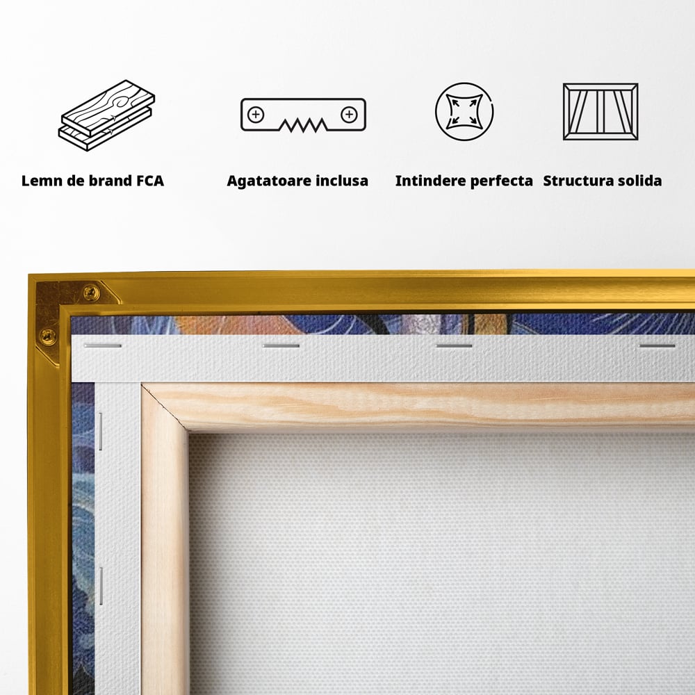 Spatele produsului, cu sasiu din lemn, capse metalice si agatatoare