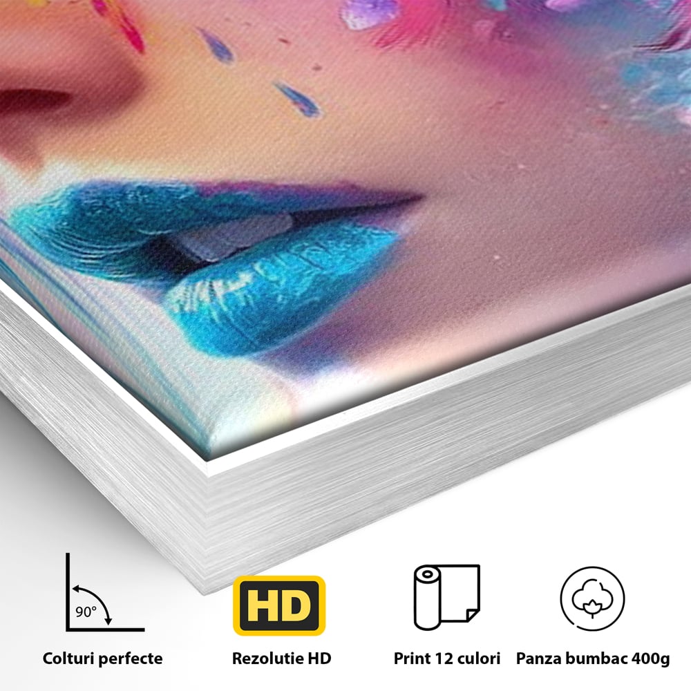 Detaliu al suprafetei: tablou canvas cu fata artistica si flori, in rama de aluminiu argintiu