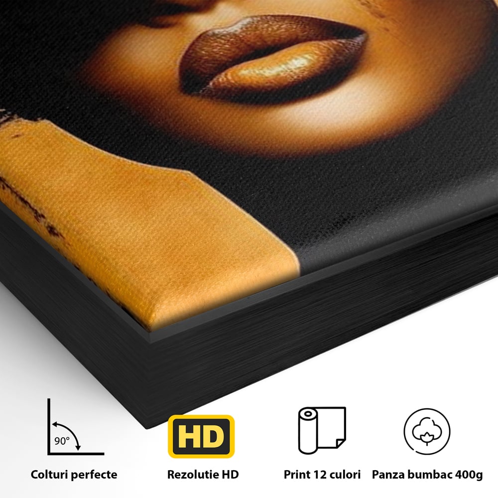 Detaliu al suprafetei: tablou canvas cu buze si palarie, in rama de aluminiu negru