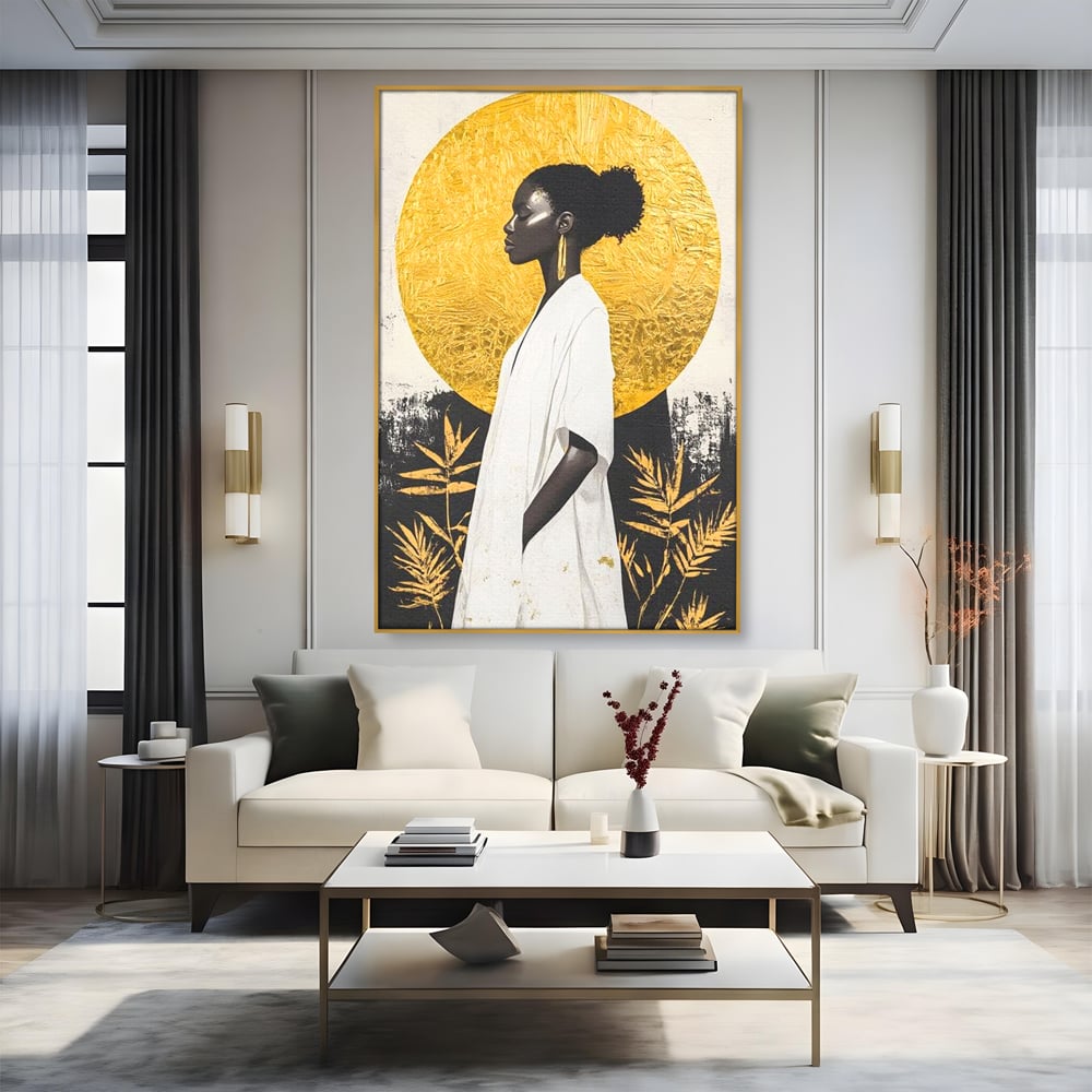 Tablou canvas cu tablou canvas cu portret de femeie afro, in rama de aluminiu auriu, pe perete intr-un living