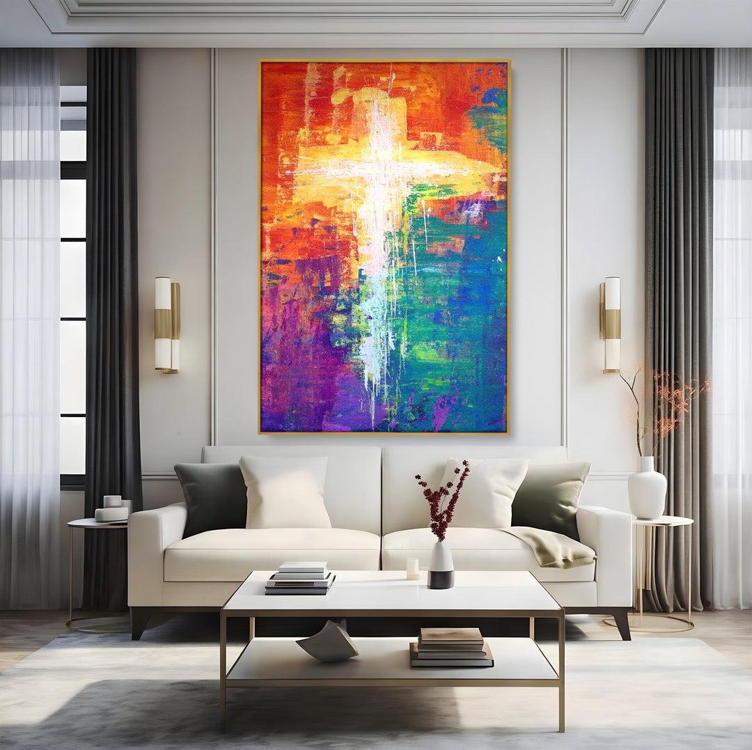 Tablou canvas cu tablou pictat cu o cruce luminoasa, in rama de aluminiu auriu, pe perete intr-un living