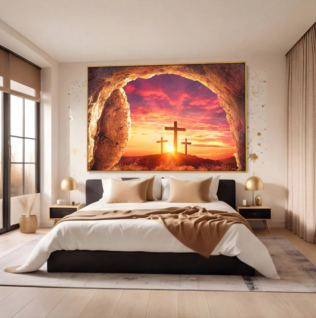 Tablou canvas cu tablou canvas cu trei cruci la rasarit, in rama de aluminiu auriu, pe perete intr-un dormitor