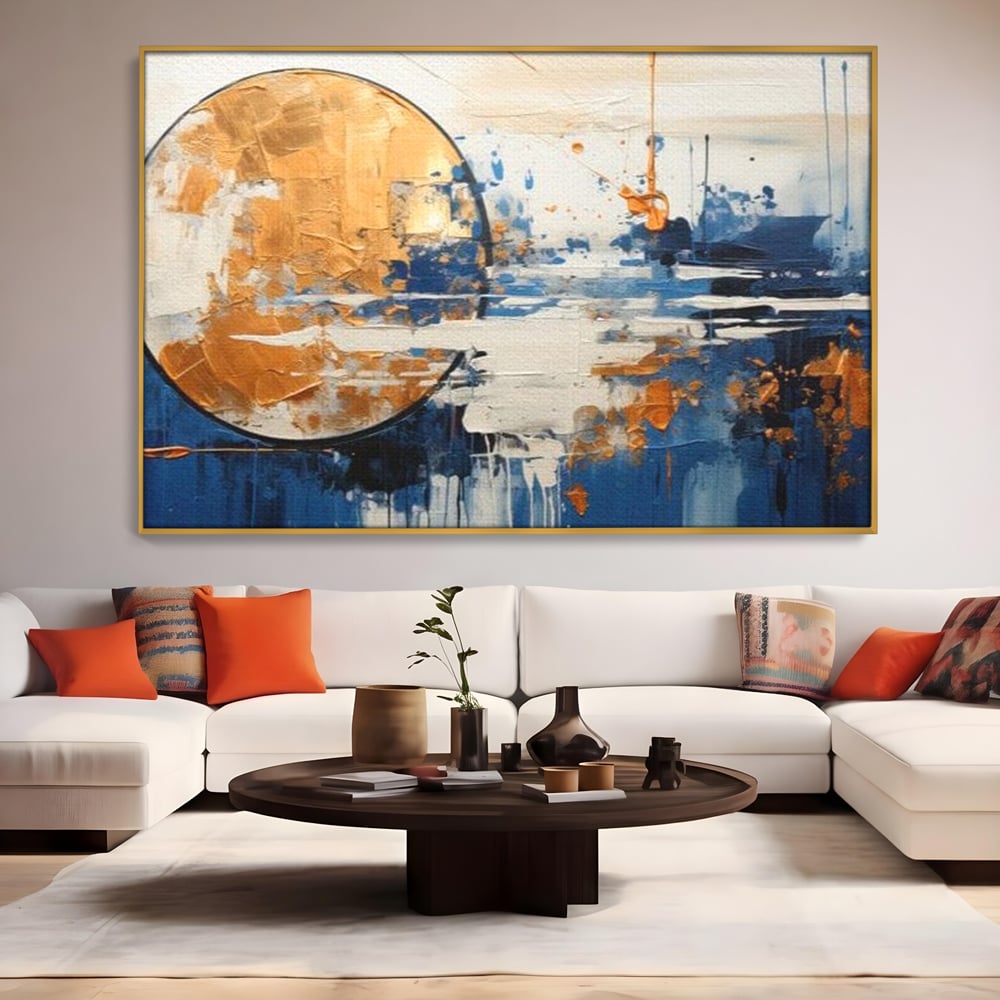 Tablou canvas cu tablou abstract cu luna aurie, in rama de aluminiu auriu, pe perete intr-un living