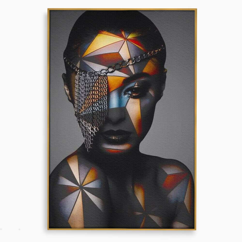 Tablou canvas cu tablou canvas cu portret feminin si lanturi, in rama de aluminiu auriu