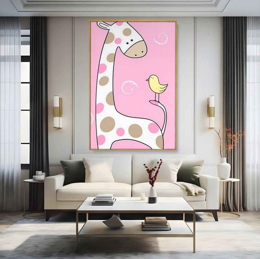 Tablou canvas cu ilustratie cu o girafa si o pasare, in rama de aluminiu auriu, pe perete intr-un living