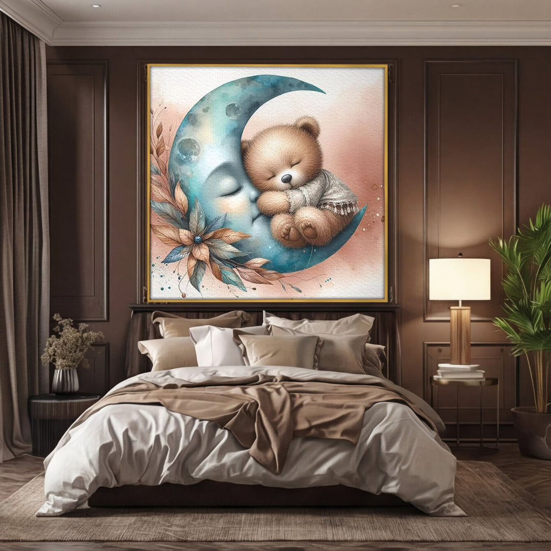 Tablou canvas cu tablou canvas cu ursulet adormit pe luna, in rama de aluminiu auriu, pe perete intr-un dormitor