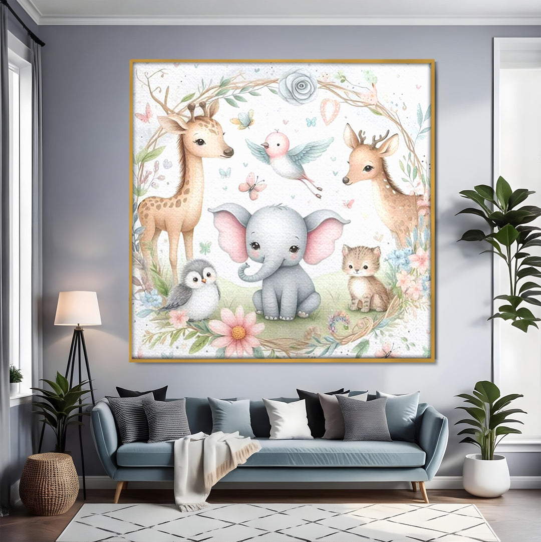 Tablou canvas cu tablou canvas cu animale si flori, in rama de aluminiu auriu, pe perete intr-un living