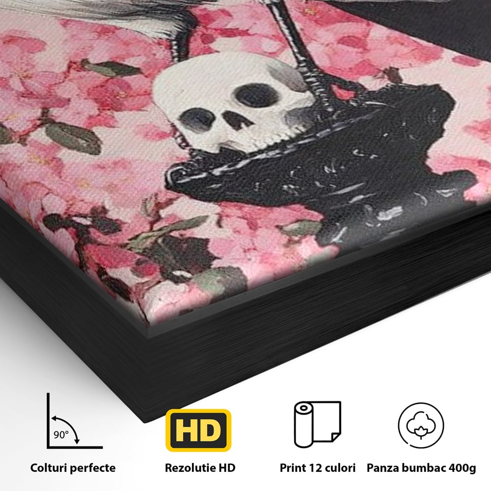 Detaliu al suprafetei: tablou canvas cu un corb pe un piedestal, in rama de aluminiu negru