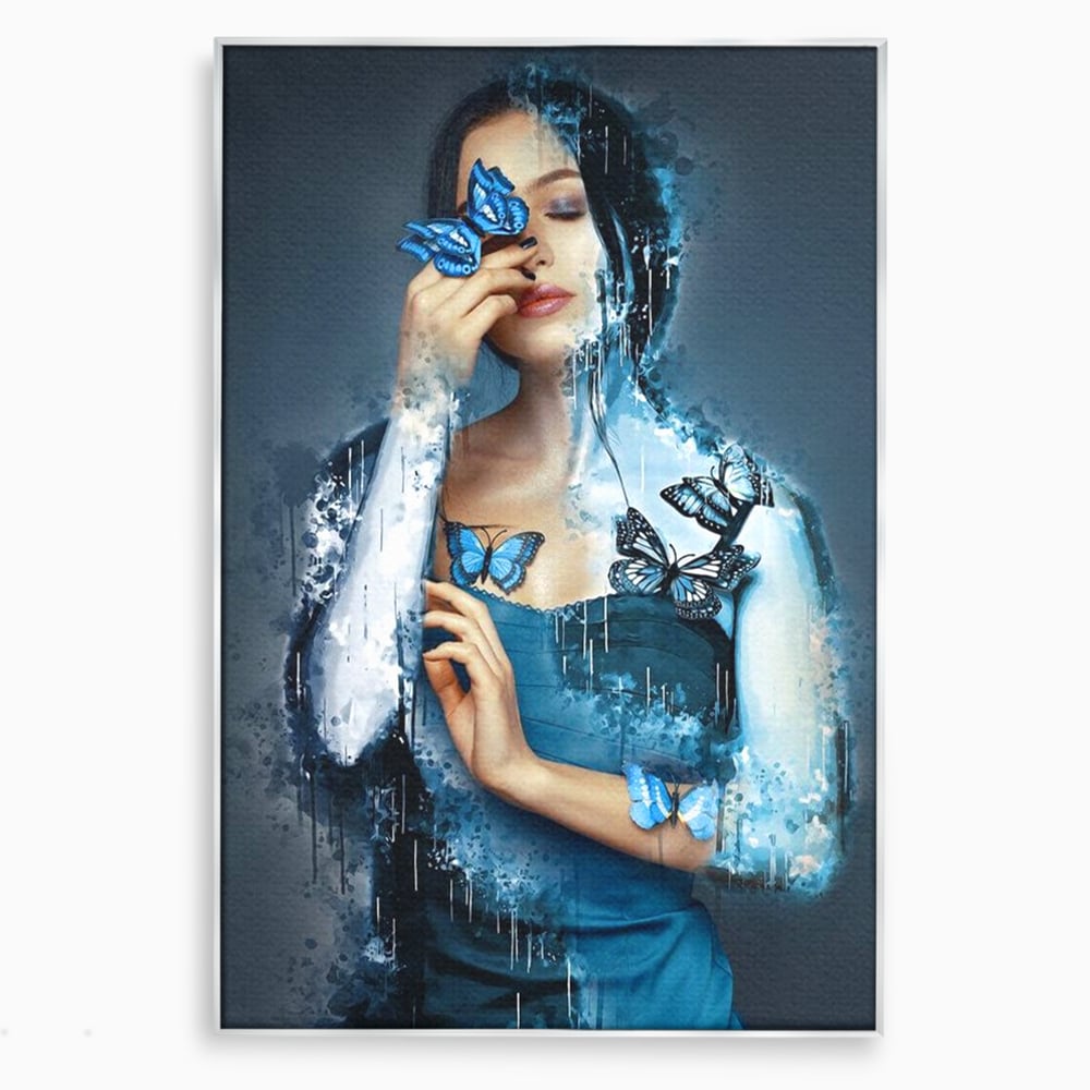 Tablou canvas cu portret feminin cu fluturi albastri, in rama de aluminiu argintiu