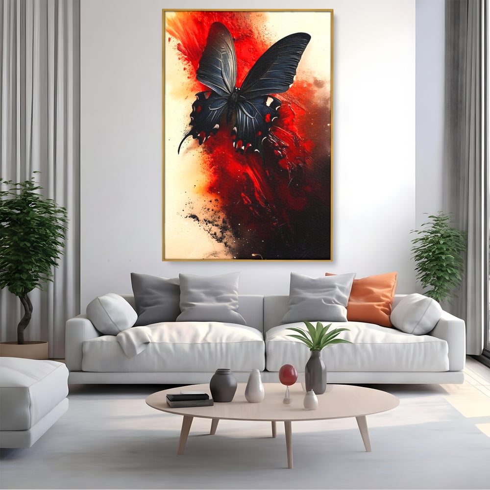 Tablou canvas cu tablou canvas cu fluture negru si fundal rosu, in rama de aluminiu auriu, pe perete intr-un living