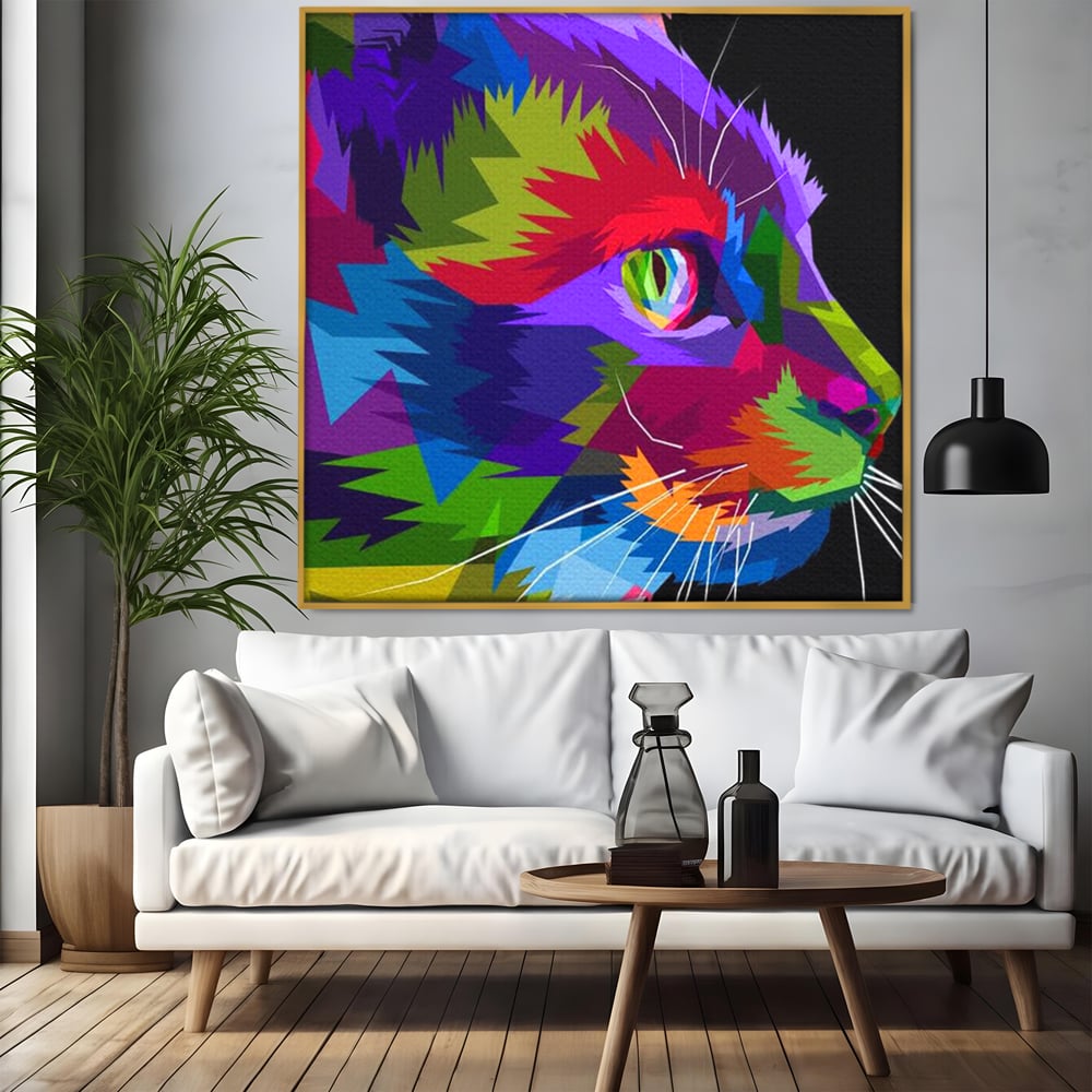 Tablou canvas cu tablou canvas cu pisica pop art, in rama de aluminiu auriu, pe perete intr-un living