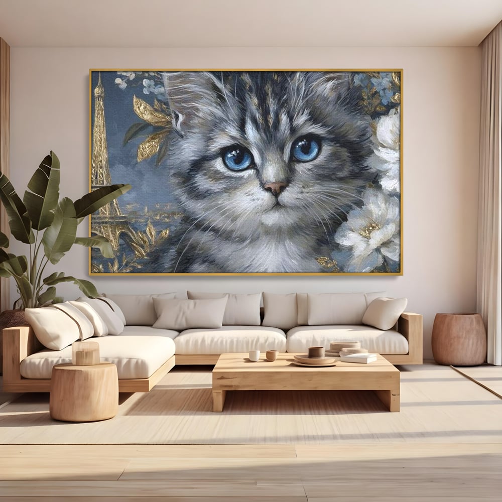 Tablou canvas cu tablou canvas cu pisica si turnul eiffel, in rama de aluminiu auriu, pe perete intr-un living