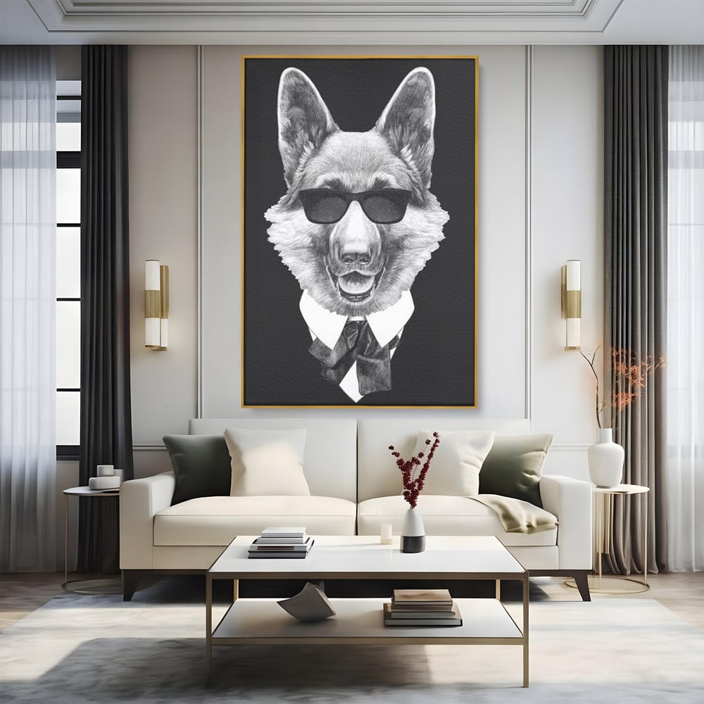 Tablou canvas cu portret ilustrativ caine gentleman, in rama de aluminiu auriu, pe perete intr-un living