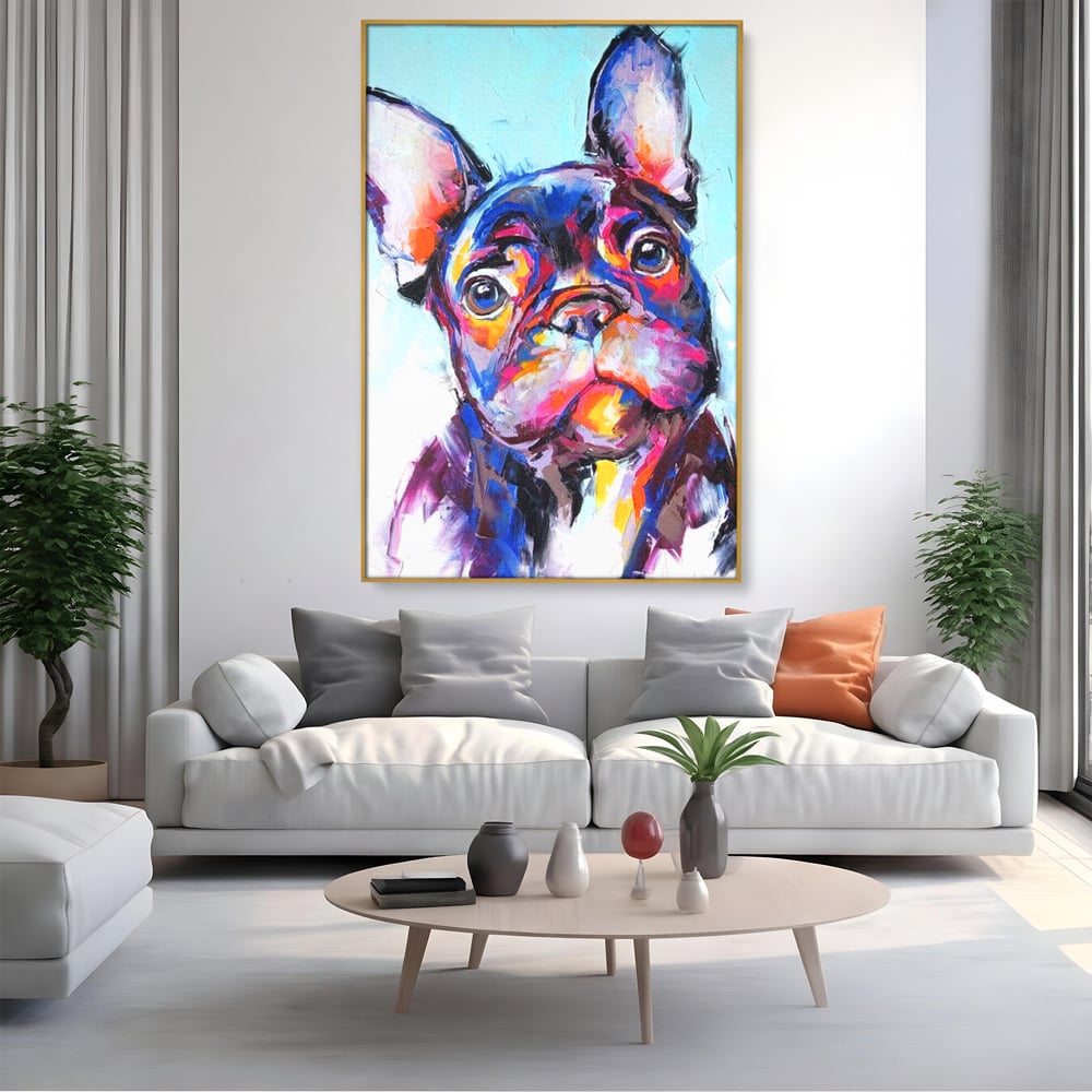Tablou canvas cu tablou canvas cu bulldog in stil pop art, in rama de aluminiu auriu, pe perete intr-un living