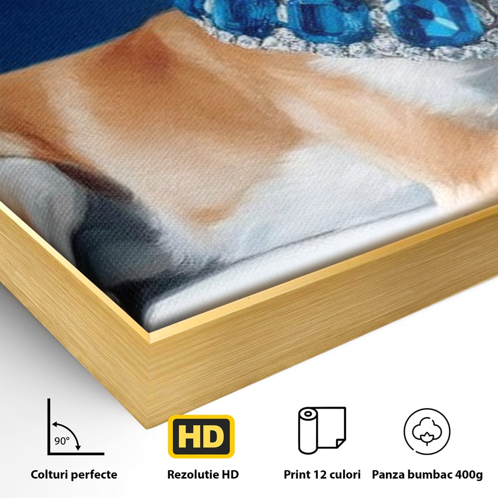 Detaliu al suprafetei: tablou canvas cu caine portret si colier, in rama de aluminiu auriu